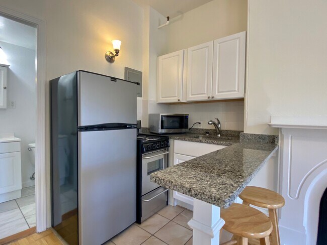 Building Photo - 90 Charles St