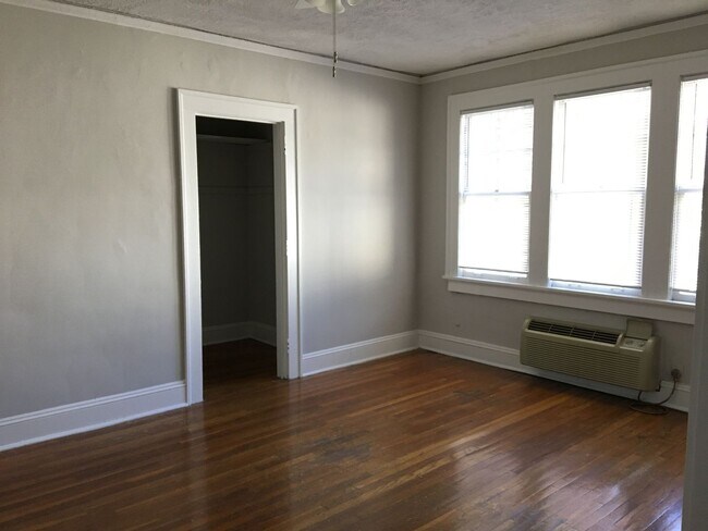 Interior Photo - 430 Ponce