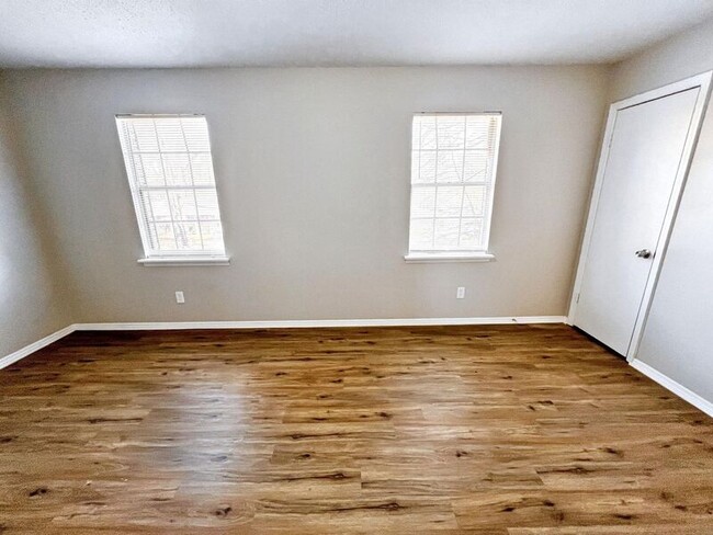 Building Photo - 8917 Tanya Dr