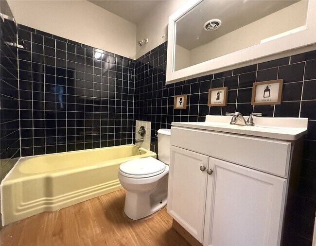 Building Photo - 810 Manresa Ln