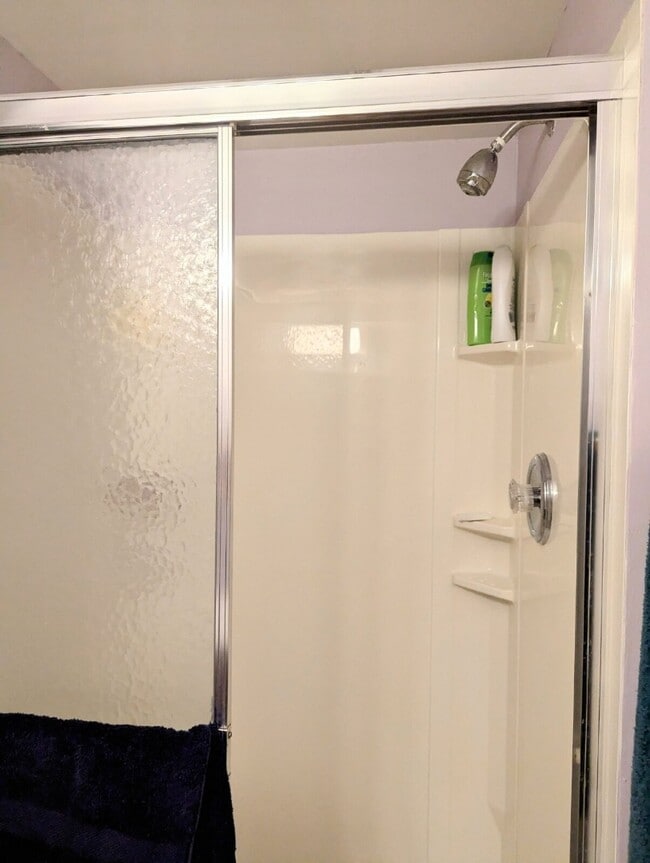 Building Photo - Basement for Rent - Shared Living in Comfo...