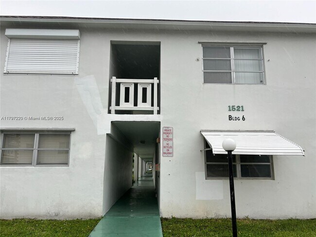 Primary Photo - 1521 NW 43rd Ave