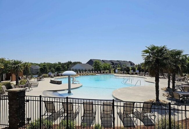 Building Photo - 3700 SF 4/4 Available Now!