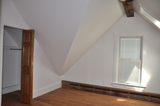 Building Photo - 404 S 5th Ave