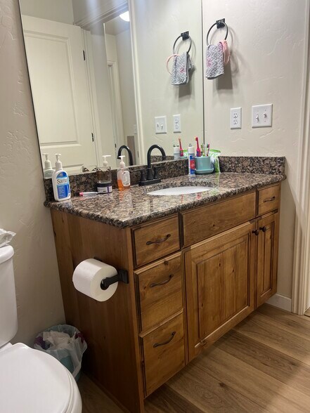 Building Photo - 490 E 700 S