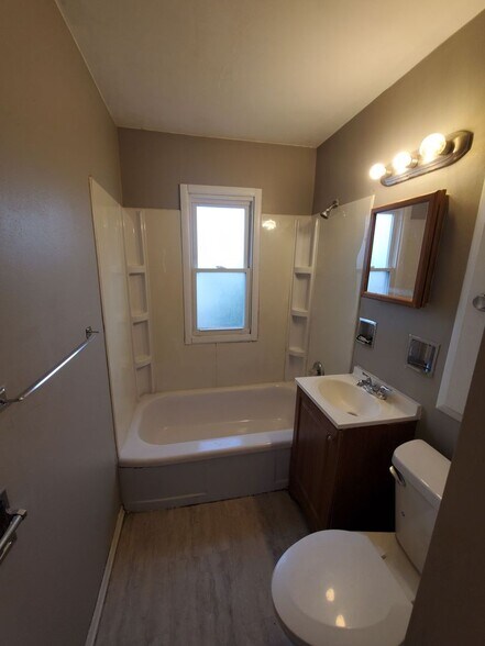 Building Photo - 5320 N 45th St