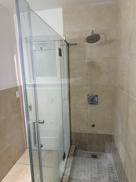 Building Photo - 1914 6th Ave