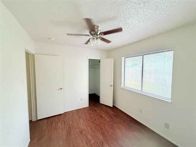 Building Photo - 10904 Meadgreen Ct