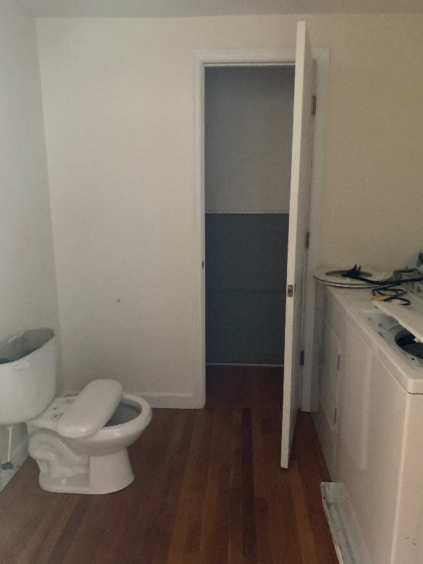 Building Photo - 1002 Main St