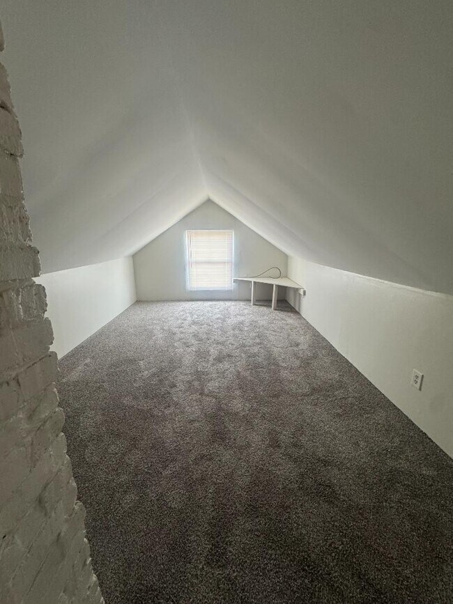 Building Photo - 925 W Buffalo St