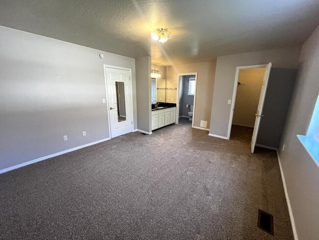 Building Photo - 676 E 3300 N