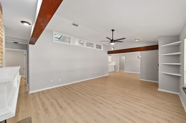 Building Photo - Beautifully Renovated 3 Bed 2 Bath Home in...
