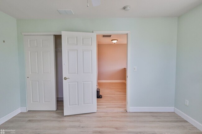 Building Photo - Beautifully maintained, energy-efficient f...