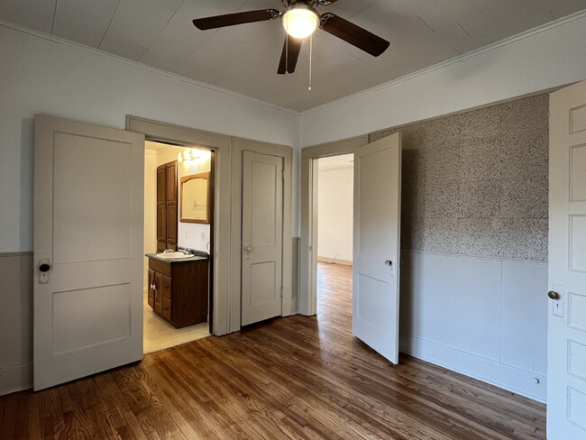 Building Photo - 2 Bedroom 1 Bath for Lease!!