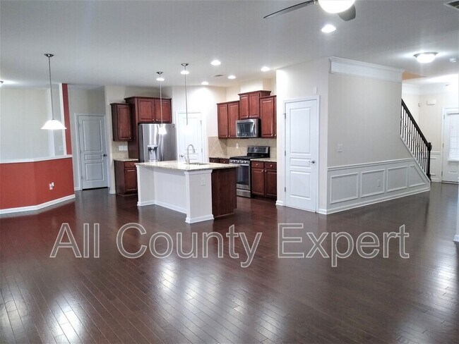 Building Photo - 635 Glenish CT