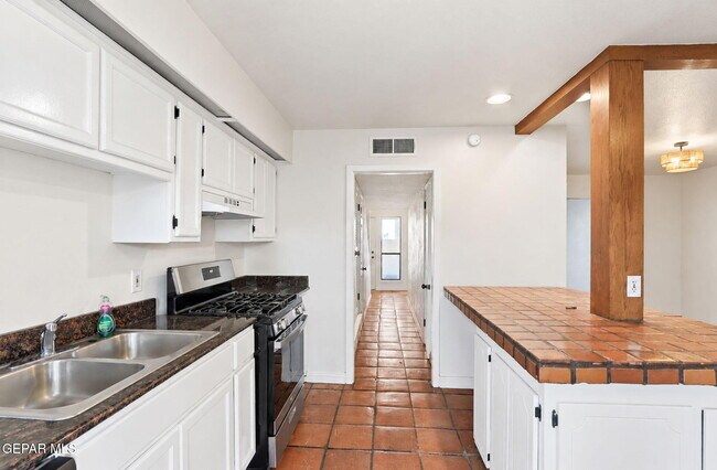 Building Photo - 201 Mulberry Ave