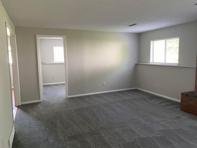 Building Photo - 822 Ronson Ave