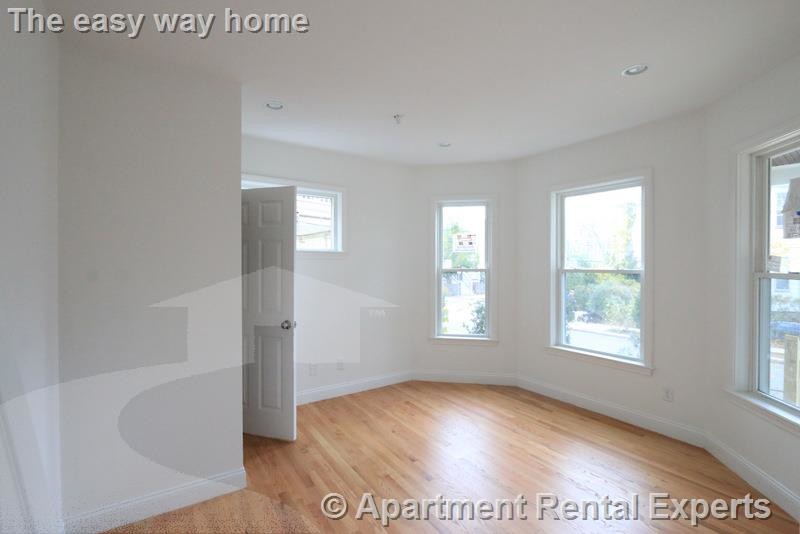 Building Photo - 25 Lewis St