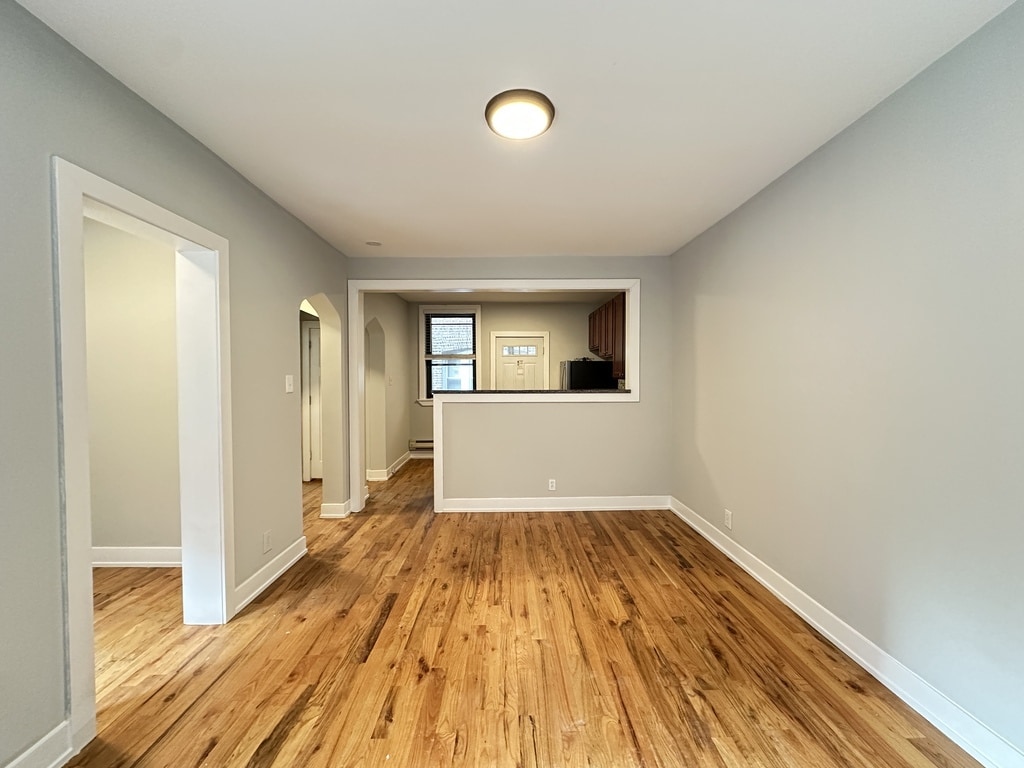 Building Photo - 4410 N Wolcott Ave