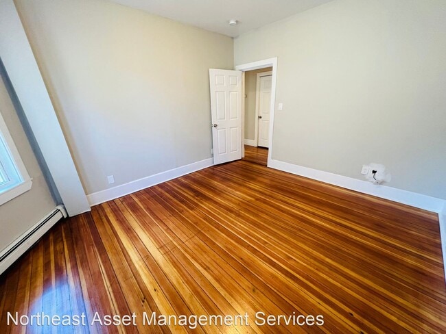 Building Photo - 3 br, 1 bath House - 10 Westcott St. Unit 2