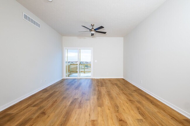 Building Photo - Beautifully Built 4 Bed Duplex!