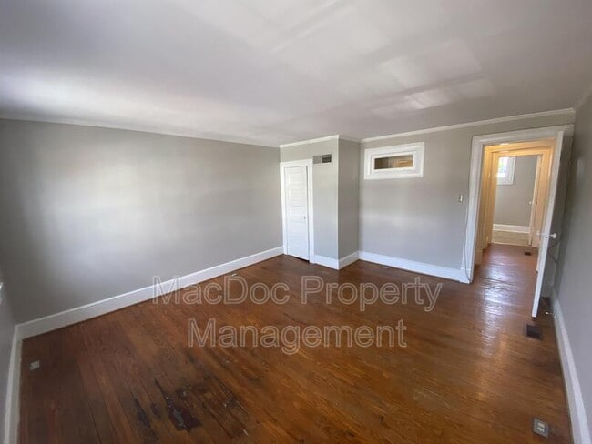 Building Photo - 806 Caroline St