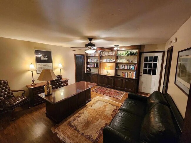 Building Photo - 1441 Glenbrook Dr