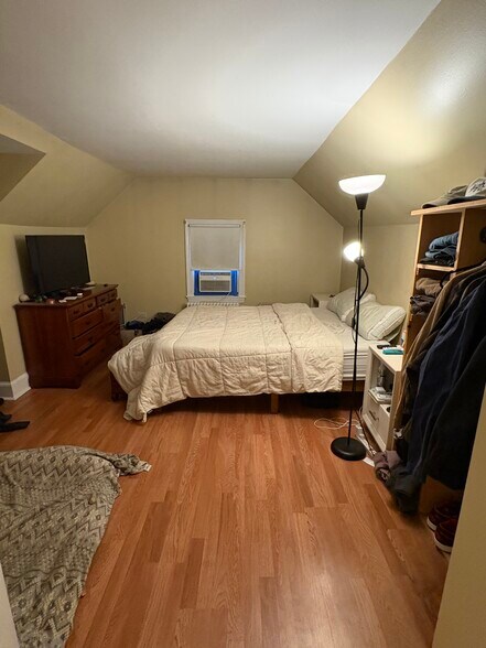 Building Photo - 94 Branford St