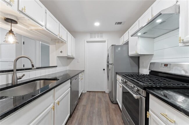 Building Photo - 103 Warm Springs Cir