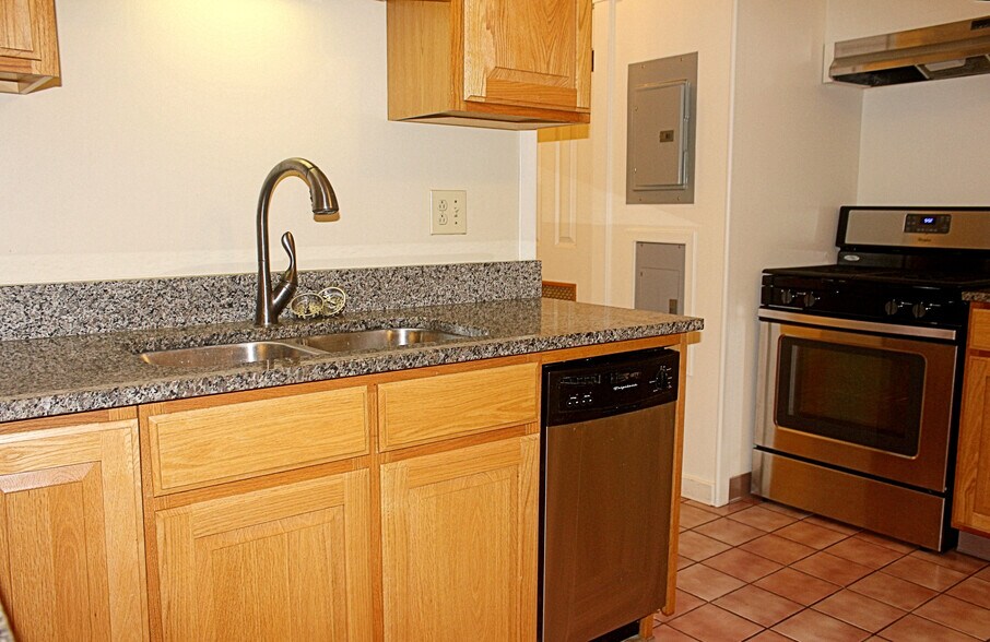 kitchen dishwasher - 5840 Alderson St