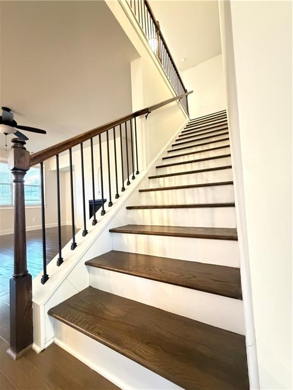 Building Photo - 1545 Dahlia Dr