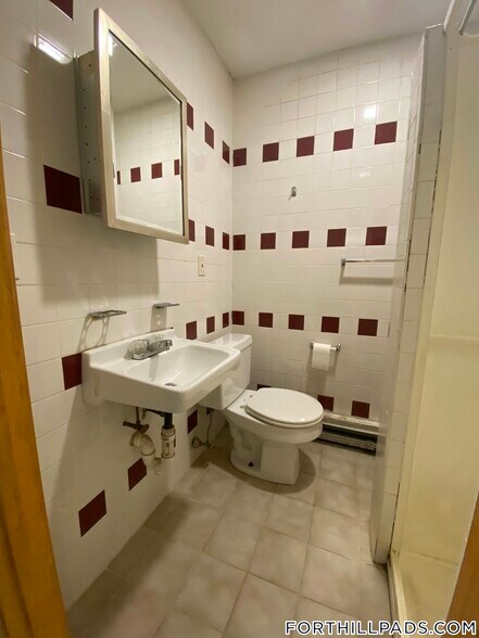 Building Photo - 129 Cedar St