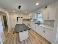 Building Photo - 842 Beatrice Pkwy