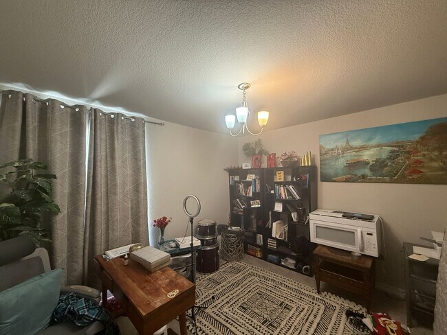 Building Photo - 4 Bed 3 Bath Home Minutes Away from Ft. Carson, Peterson SFB , & Schriever SFB!!
