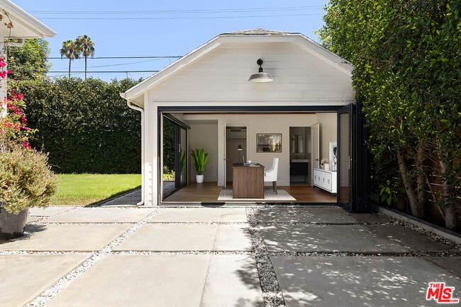 Building Photo - 564 N Arden Blvd