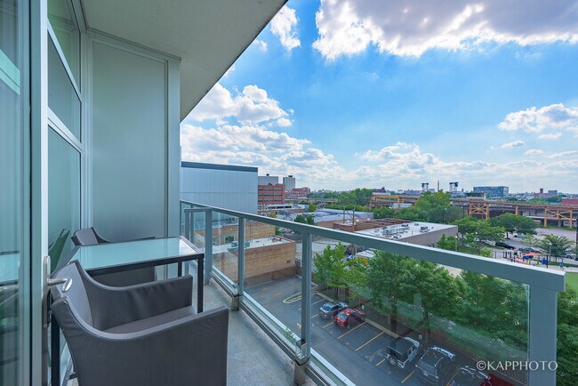 Building Photo - 1620 S Michigan Ave