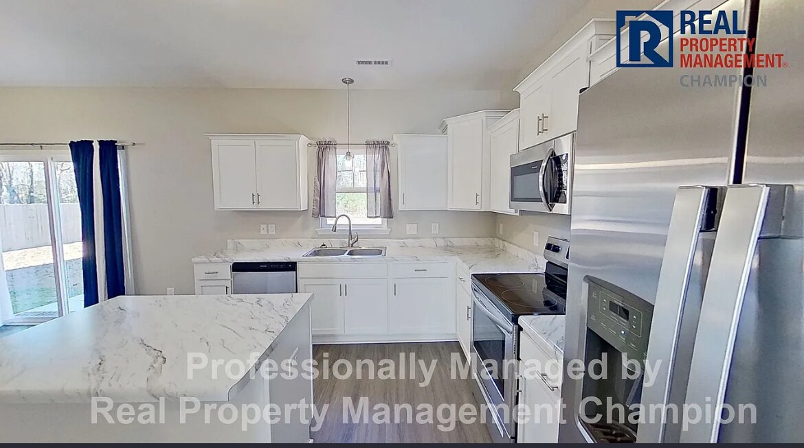 Building Photo - 1003 Marston Dr