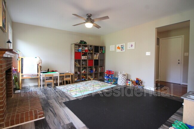 Building Photo - 21039 Emerson Ct