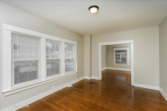 Building Photo - 1812 W Gaulbert Ave