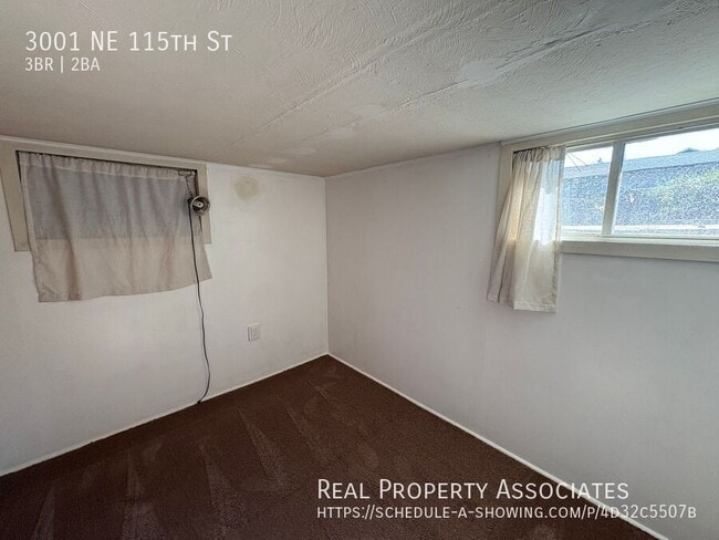 Building Photo - 3001 NE 115th St