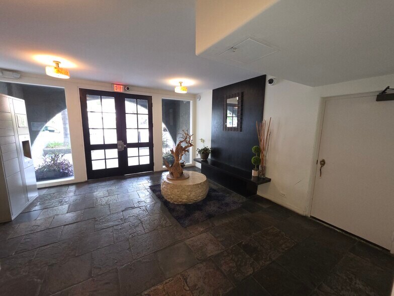 Building Photo - 1351 N Orange Dr