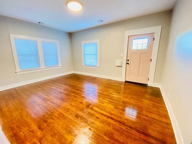Building Photo - Updated 2 bedroom home with appliances!