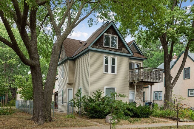 Building Photo - 206 E 27th St