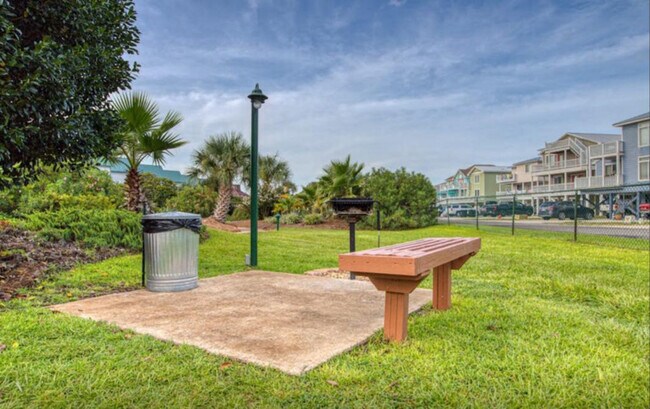 Building Photo - 497 Plantation Rd