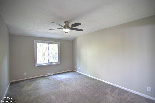 Building Photo - 10475 Ruggles Plaza
