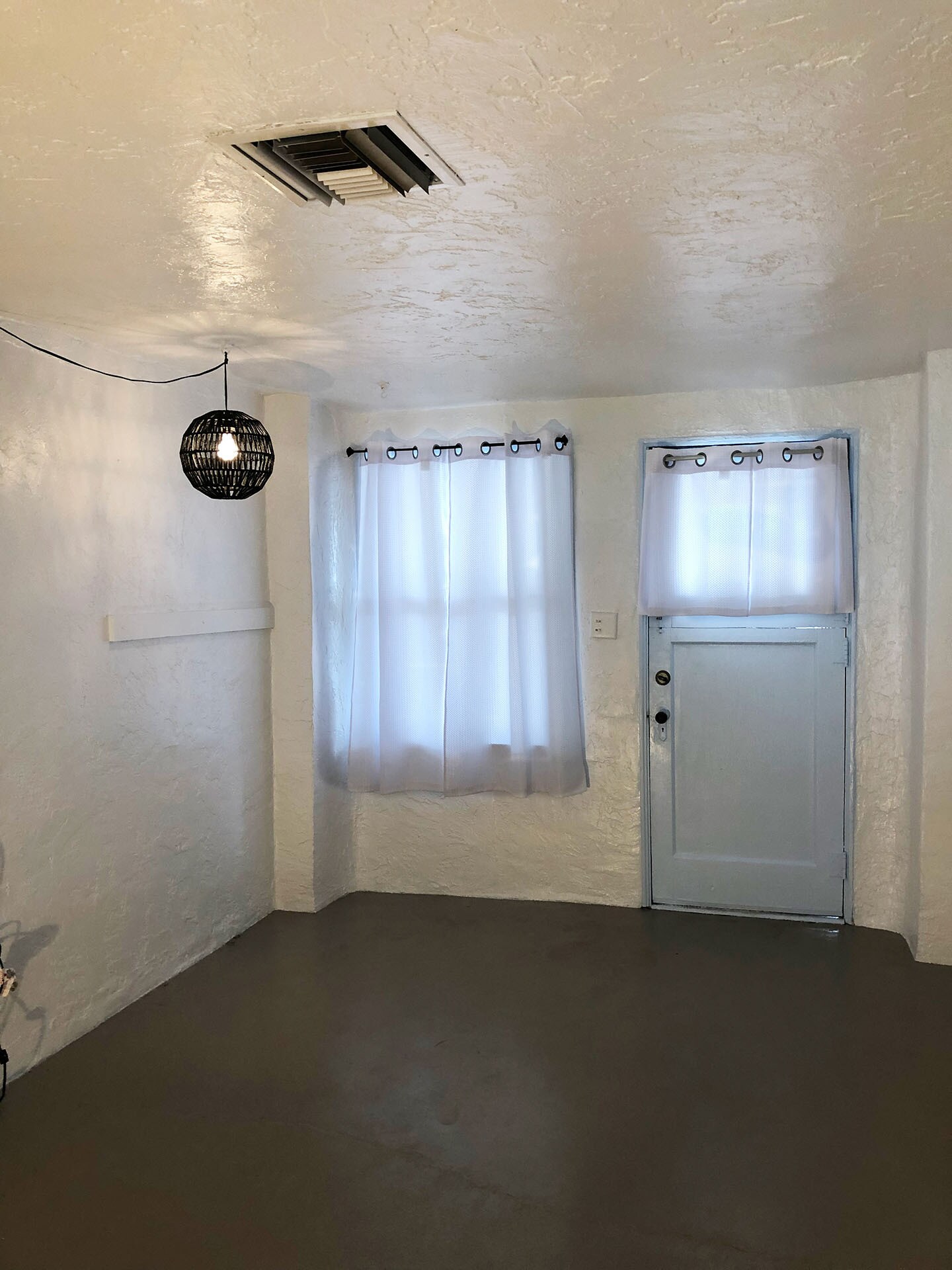 Building Photo - 2456 N Orchard Ave