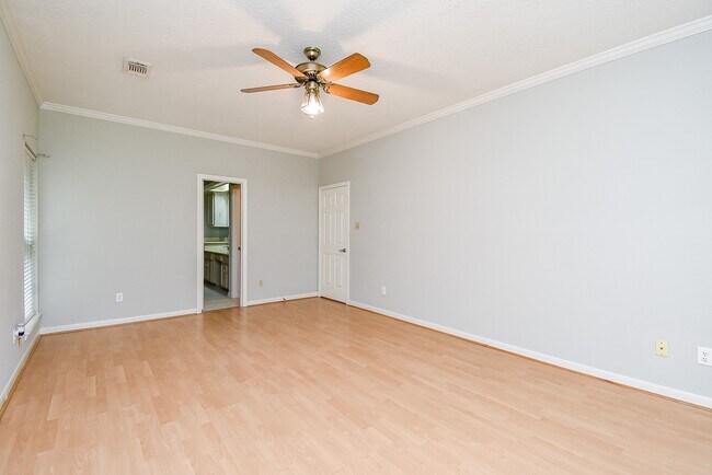 Building Photo - 1002 Meadowlark Ln