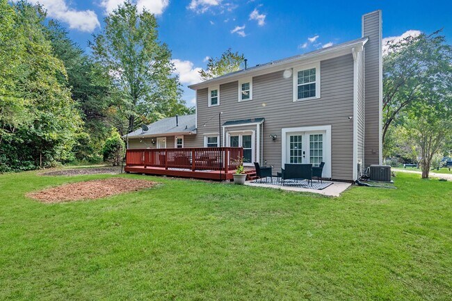 Building Photo - Charming 3 Bedroom Home with Modern Features and Spacious Outdoors!