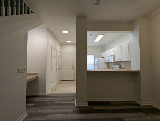Building Photo - 4833 NW 46th Pl