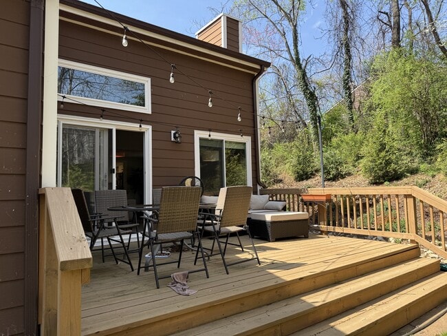 Building Photo - 980 Sutton Ct